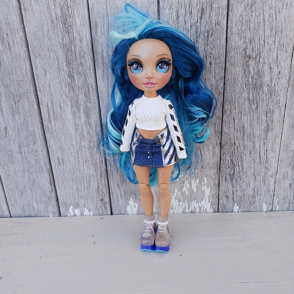 MGA Rainbow High Skyler Bradshaw Fashion Doll - Blue‎ (HANDS ARE MISSING)
